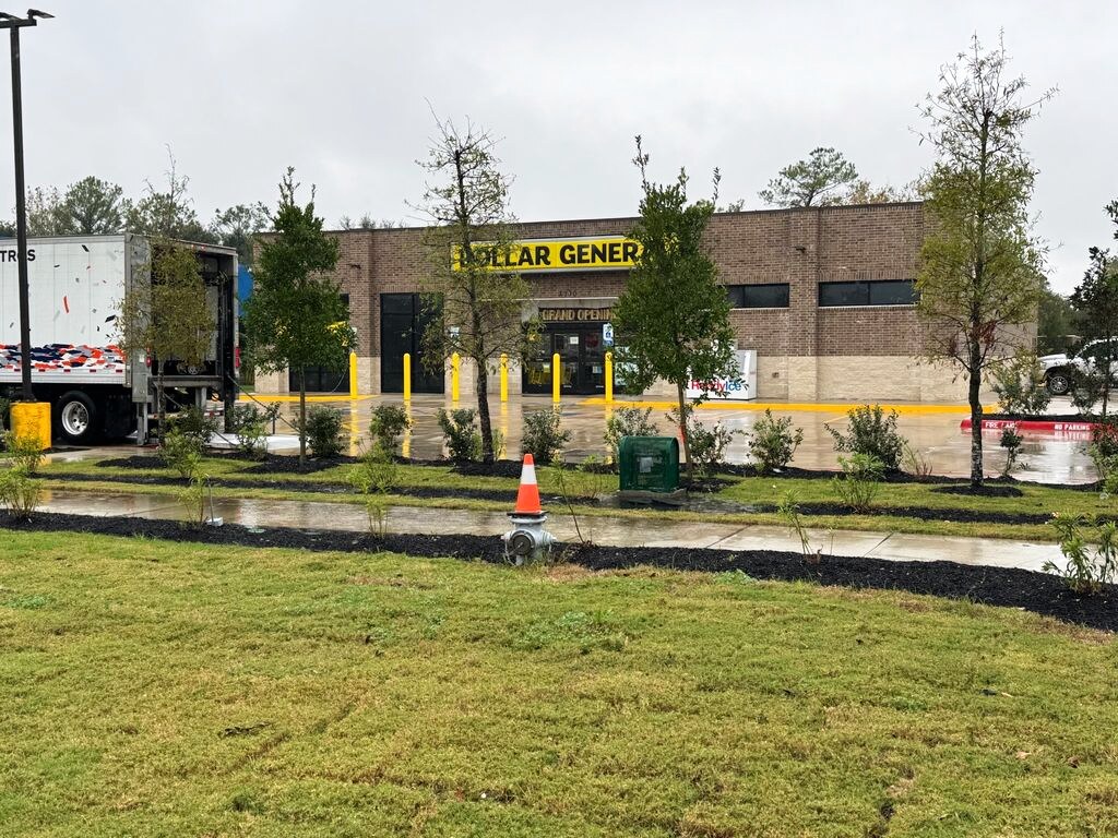 Dollar General exterior and completed site work in Pearland, Texas